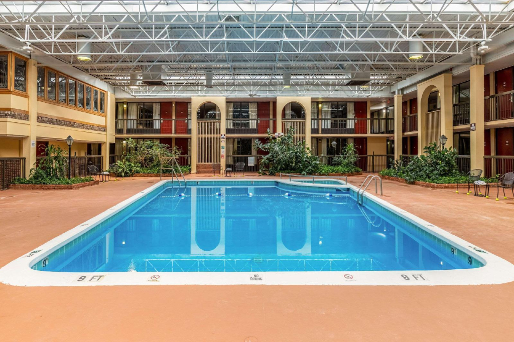 Holiday Inn Newport-I-40 Exit 435