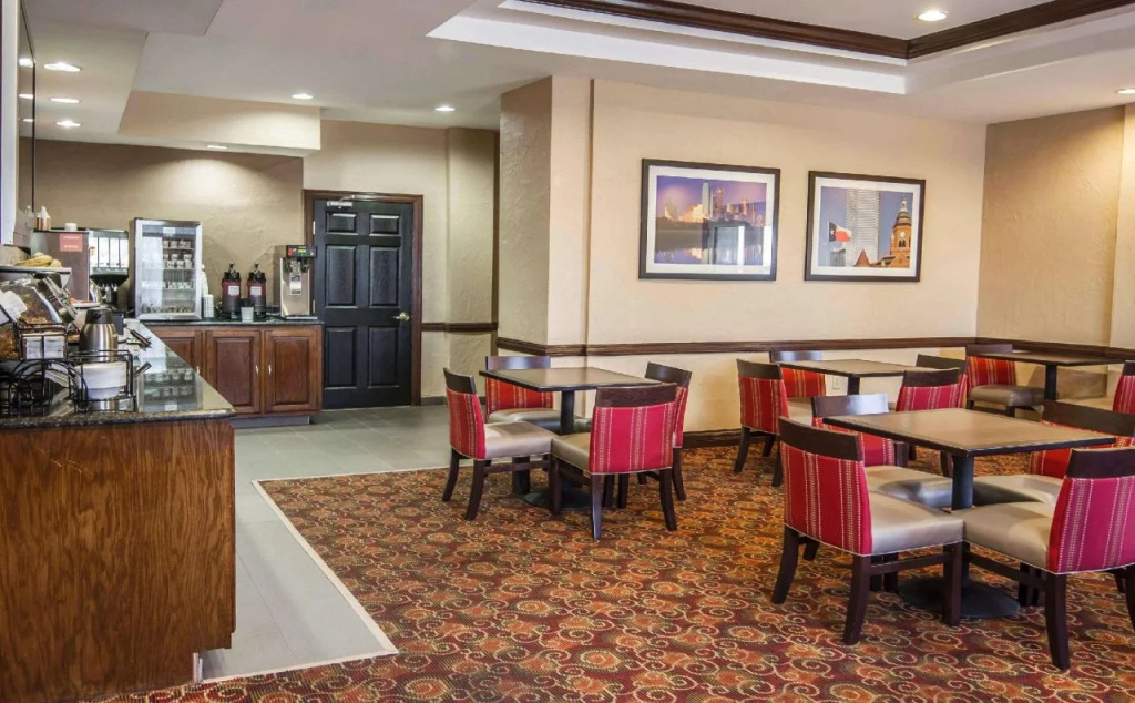 Quality Inn & Suites I-35 E-Walnut Hill