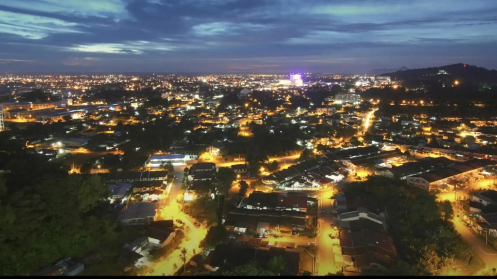 Taiping Rain Town Homestay太平雨城名宿 two car park