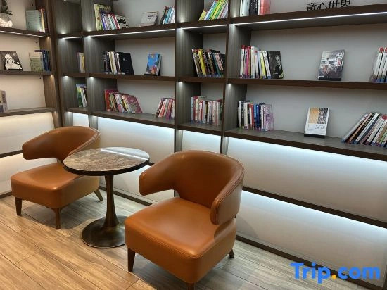 Qingyu Homestay (Central Street Branch)