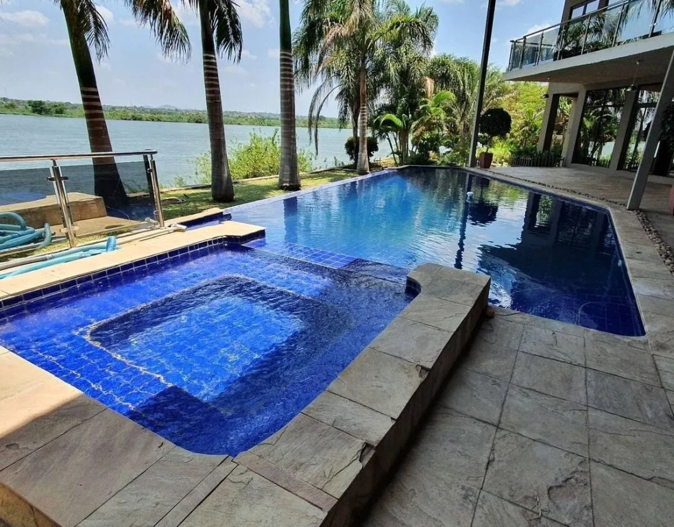Zambezi Riverside Accommodation