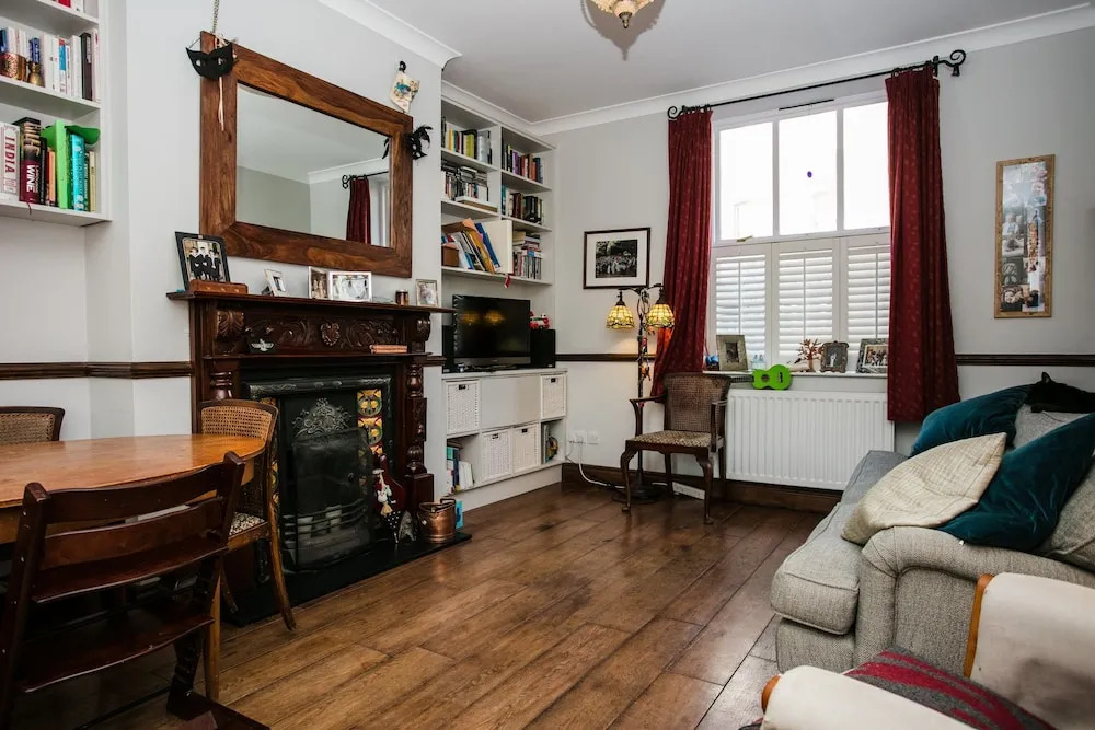 3 Bedroom Apartment Sleeps 6 in Dalston