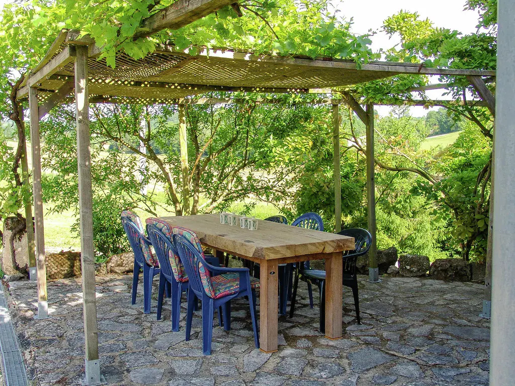 Snug cottage in Saint-Eutrope-De-Born with pool