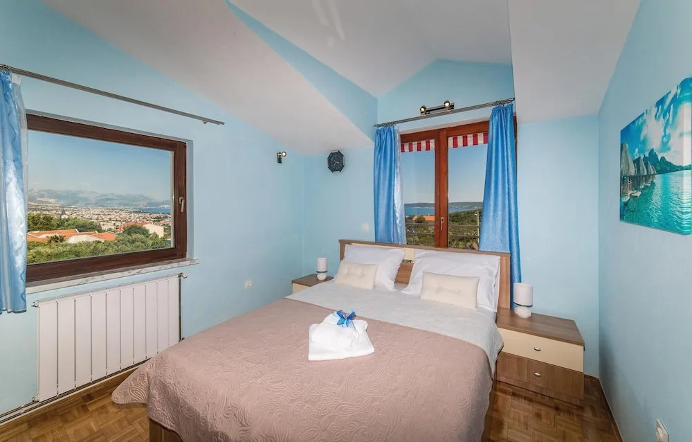 Five-Bedroom Holiday Home In Kastel Novi