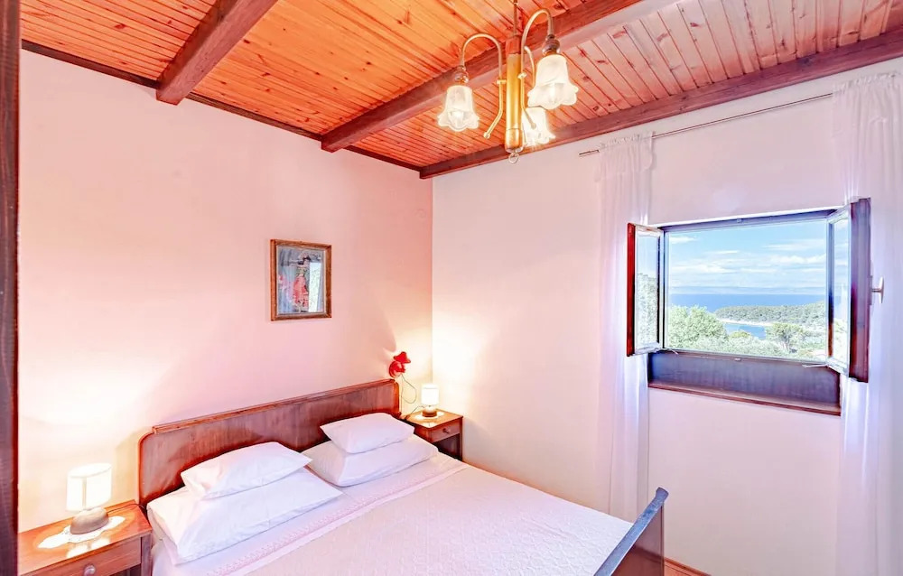 Awesome Home in Vela Luka With Wifi and 2 Bedrooms