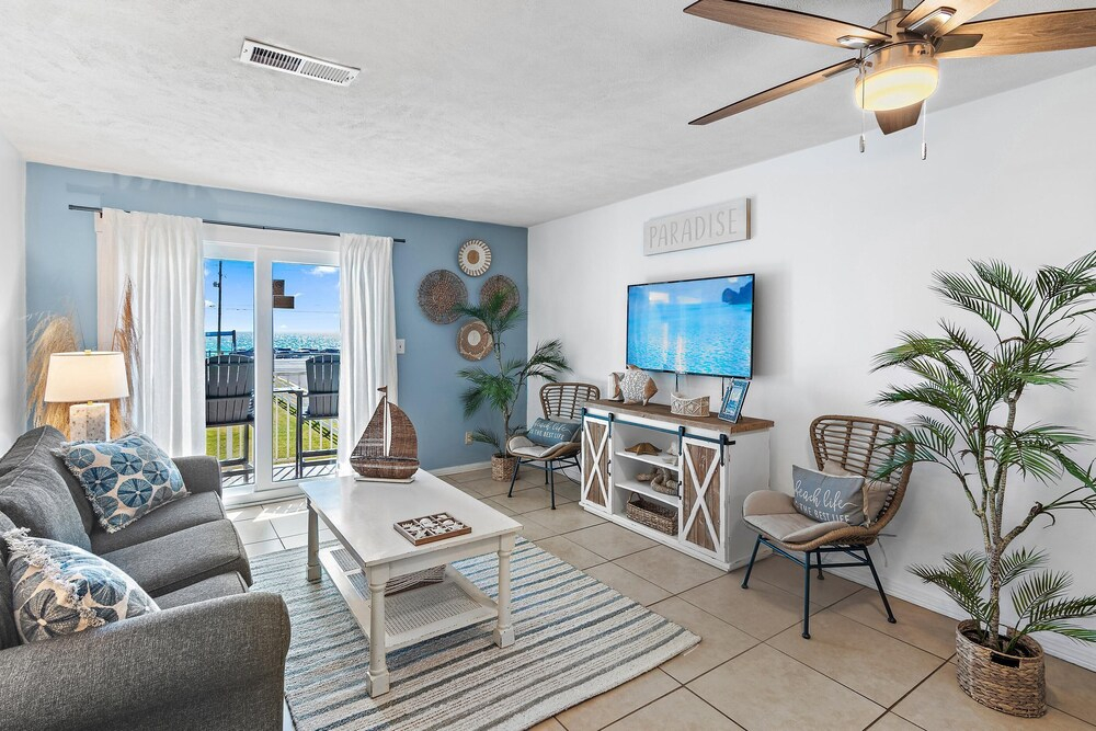 Tradewinds Condominium #28- At the Beach!