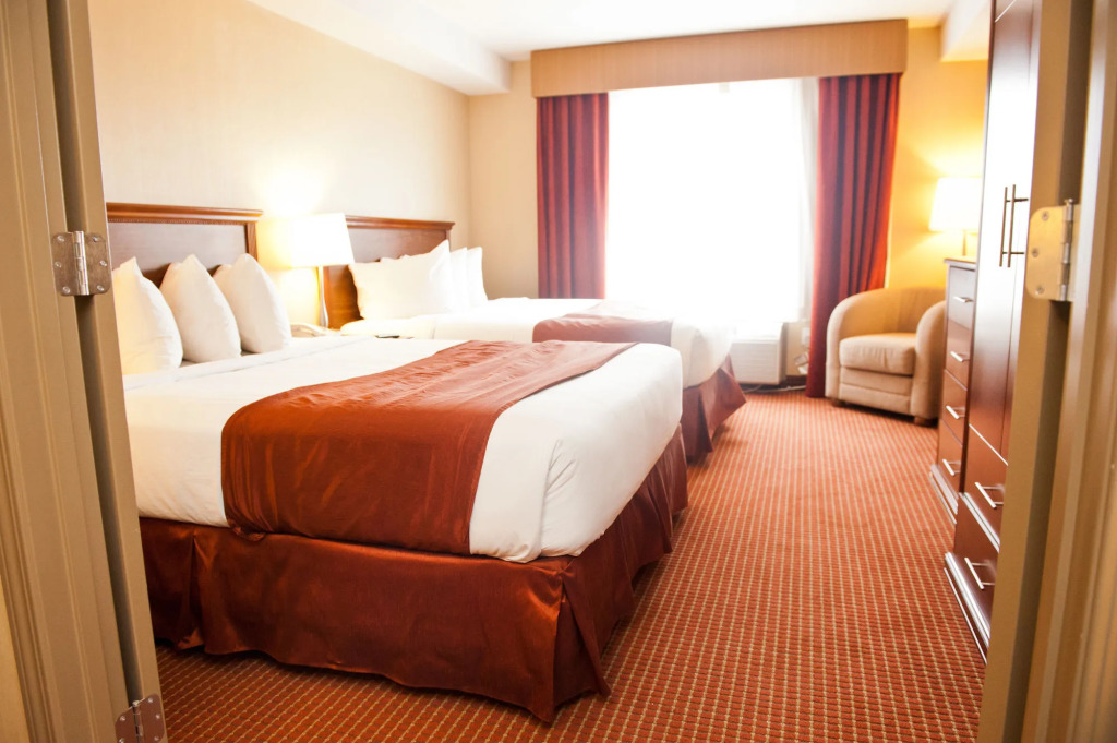 Merit Hotel & Suites