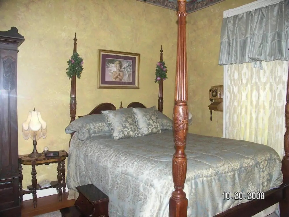 Robin's Nest Inn