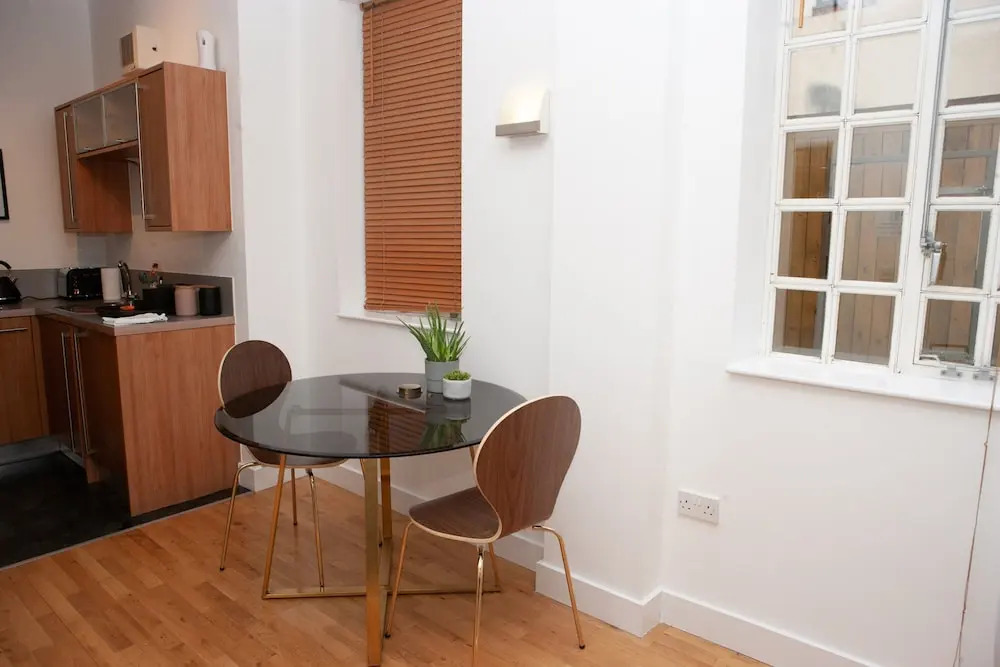 River-side 1 Bedroom Apartment in Bristol
