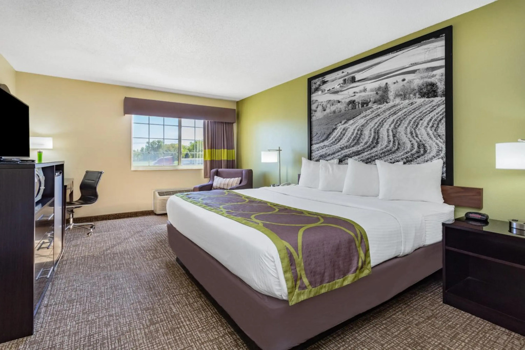 Emmetsburg Hotel & Suites
