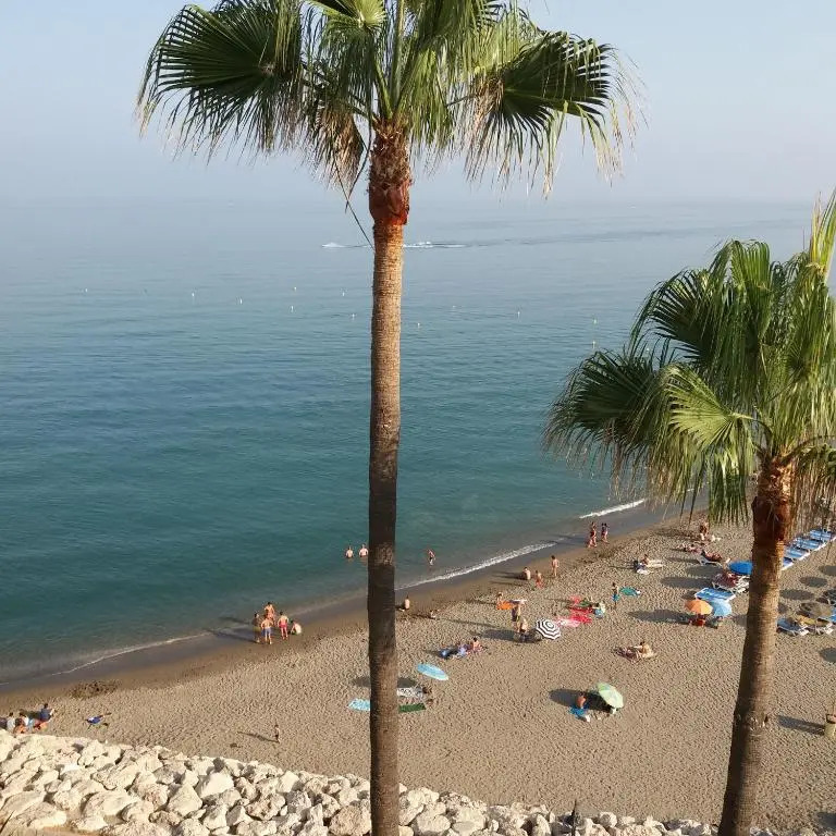 Sea front studio with spacious balcony Santa Clara