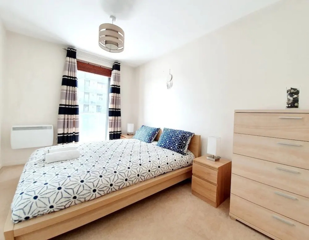 Airy 2 Bed 2 Bathroom With Balcony