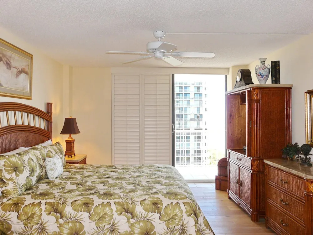 Alluring Beachfront Condo With Pool and Ocean Views