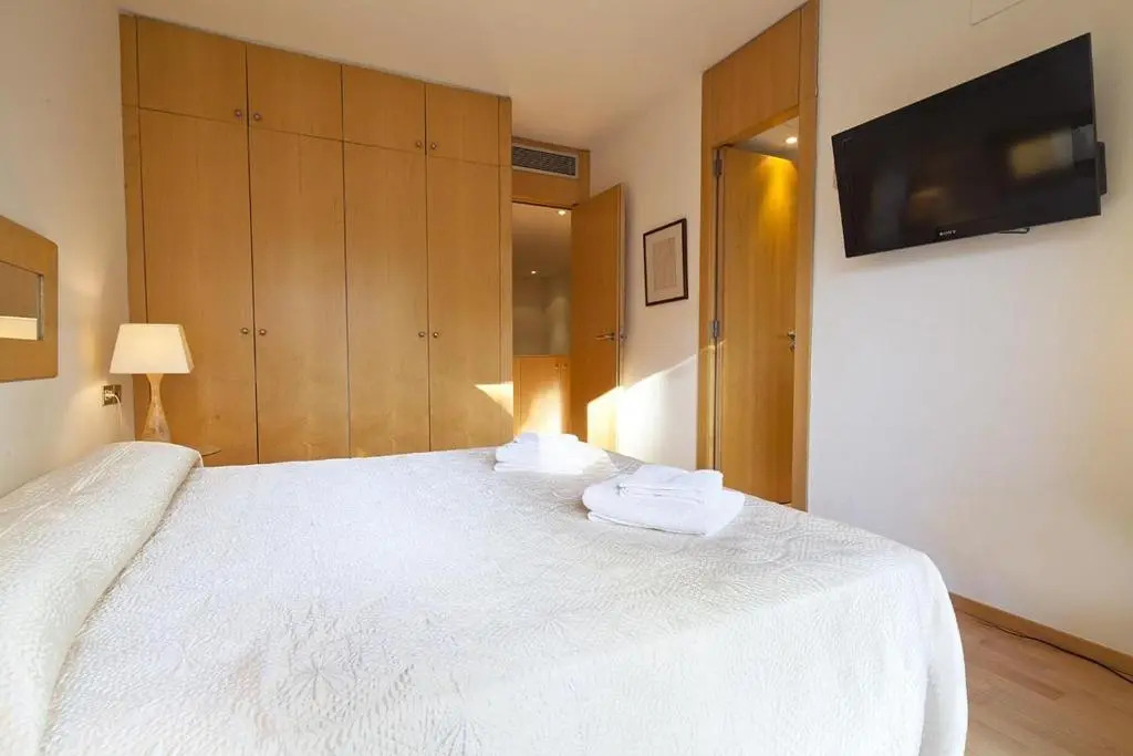 Apartment with 4 bedrooms in Barcelona with enclosed garden and WiFi