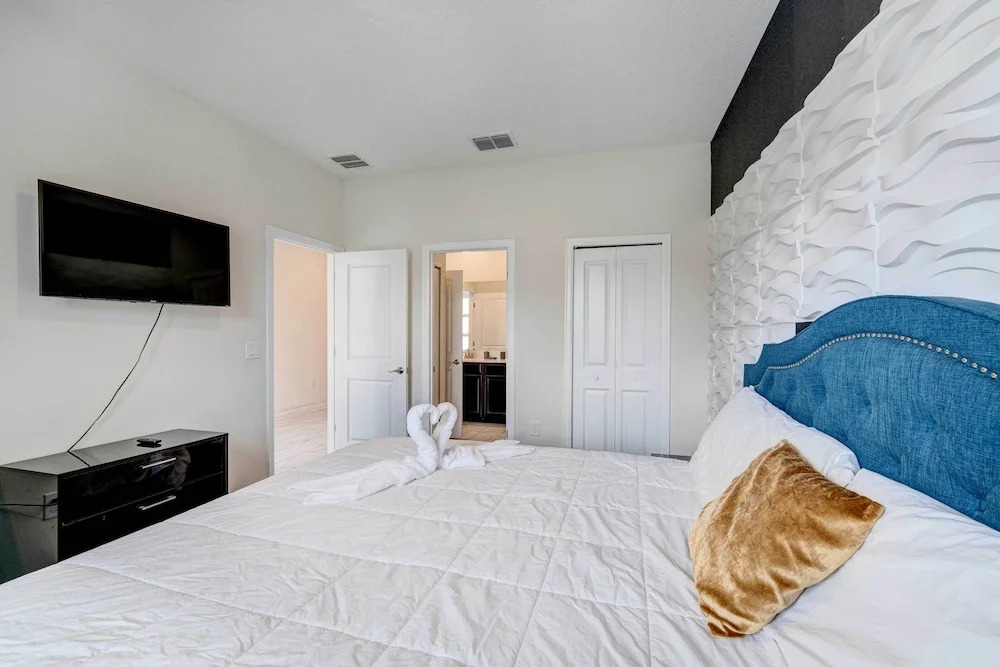 Resort Getaway with Home Theater 7 Mi to Disney!