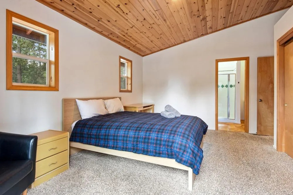 Truckee Pines Retreat Game Room & Forest Views