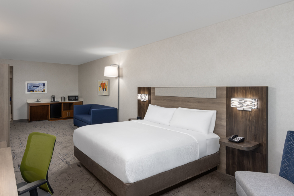 Holiday Inn Express & Suites Sacramento NE Cal Expo by IHG