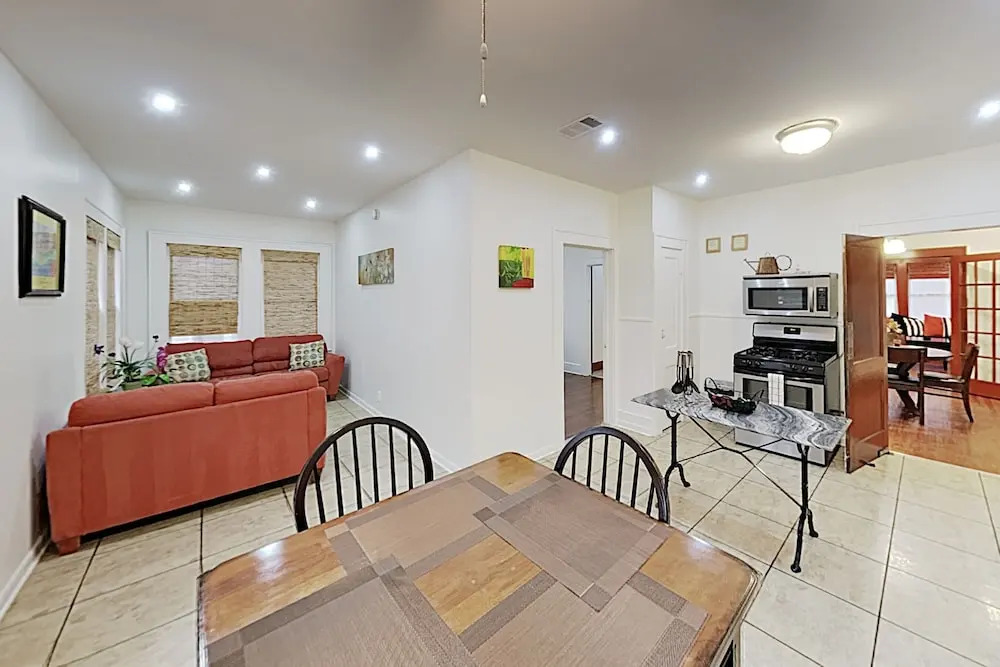 2BR Casa Travis Heights by RedAwning