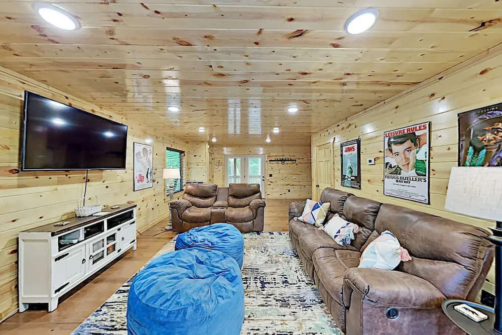 Lakpowpa 6 Bedroom Cabin