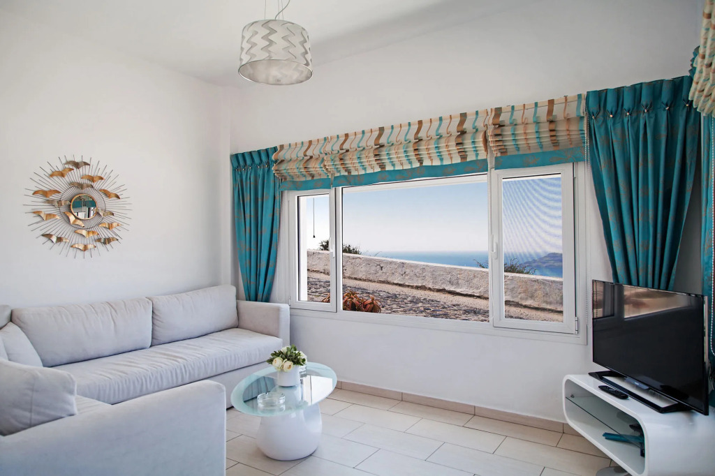 Airth Santorini Suites