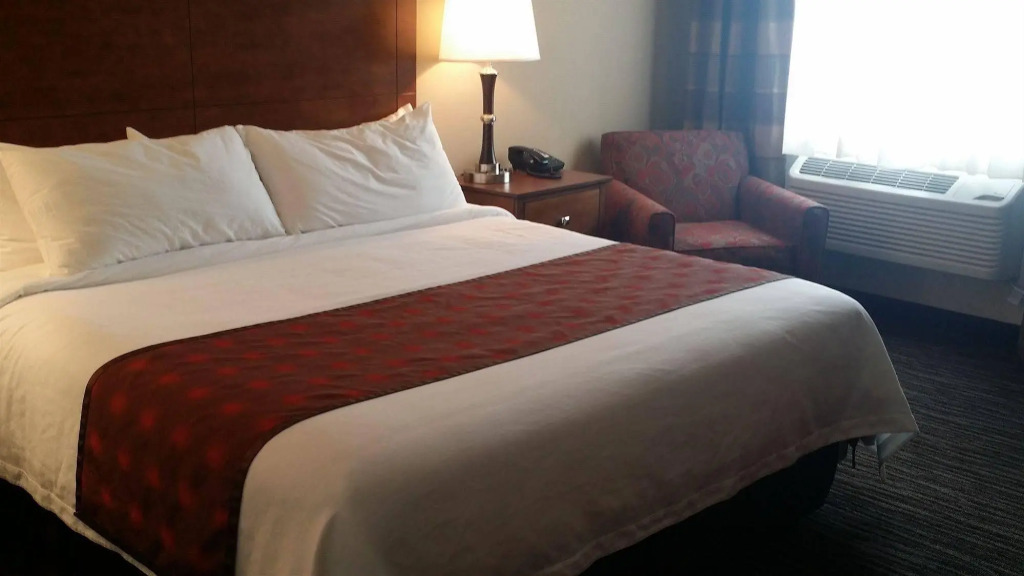 American Inn & Suites