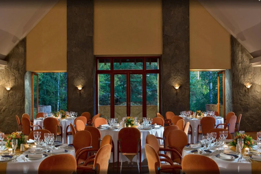 Park Lake Luxury Hotel