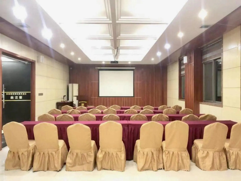 Jieyang Victoria Holiday Business Hotel