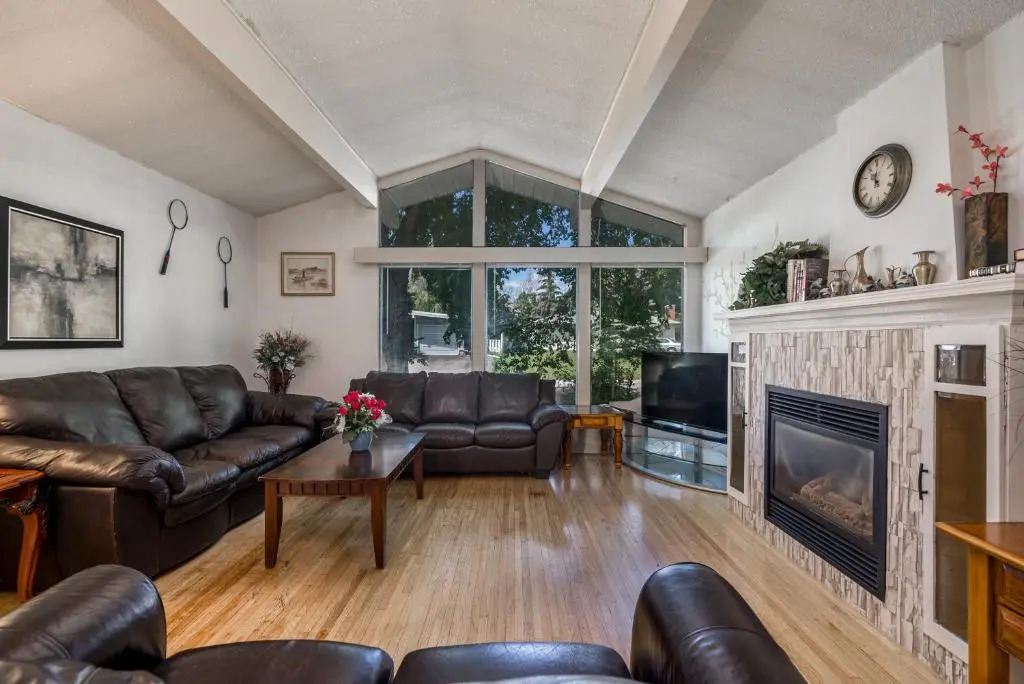 V-Home by Heritage park and Glenmore Reservoir