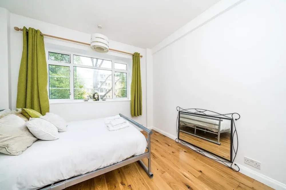 NEW 3BD West Kensington Flat Close to City