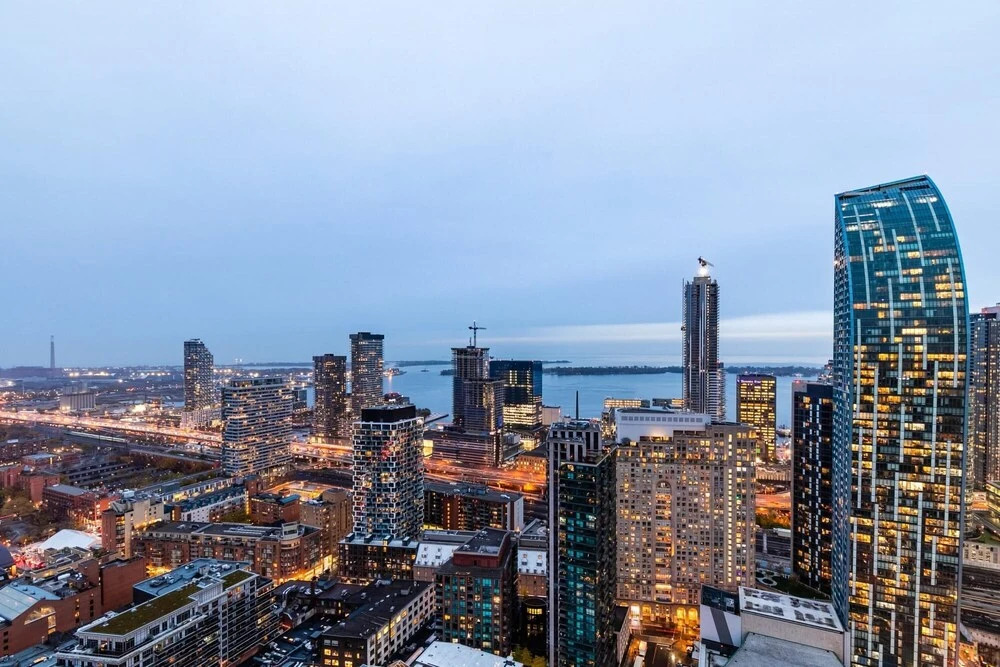 Modern 1BR With City View - Heart of DT Toronto