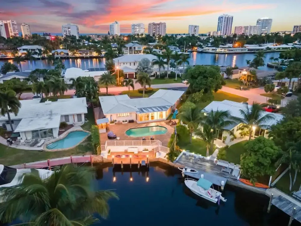 Adorable Villa with water front in Pompano