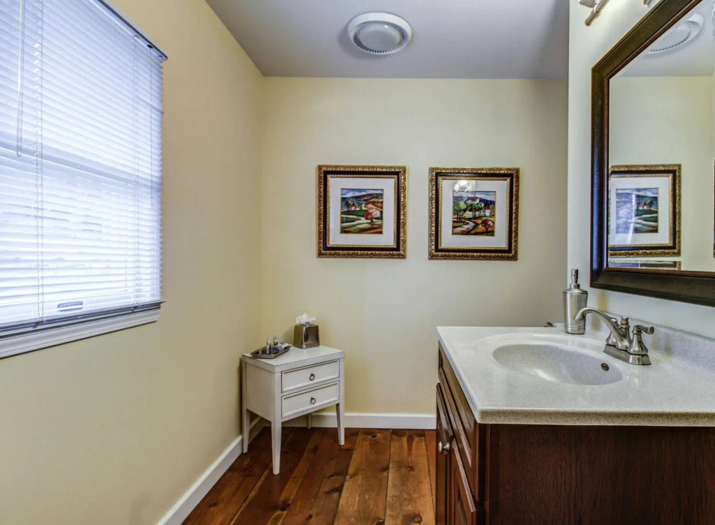 Twin Oaks Inn