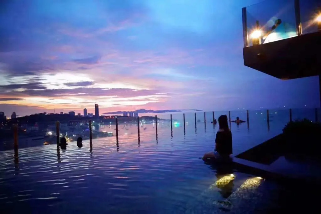 Pattaya Beach Sea View Rooftop Pool Resort