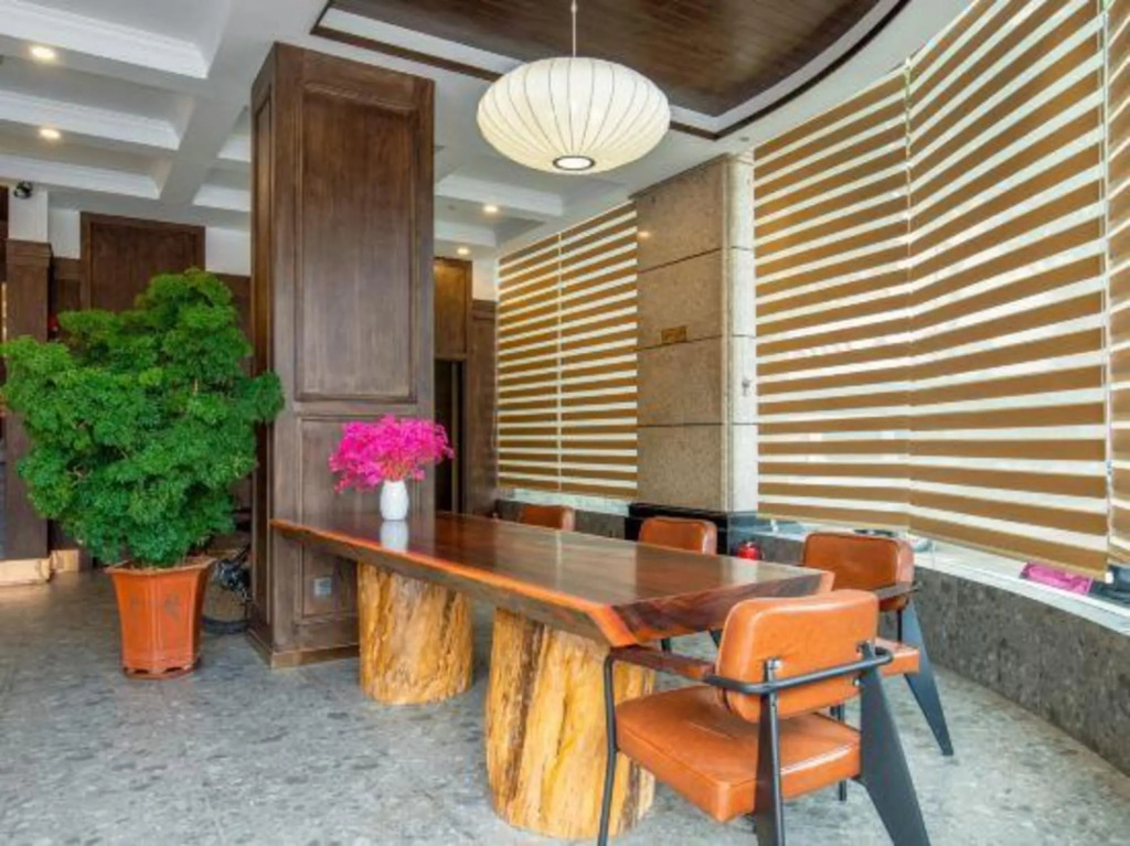 Shenglong Business Hotel