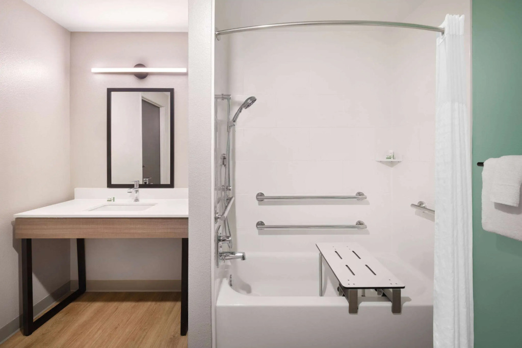 ECHO Suites Extended Stay by Wyndham Dallas Plano/Frisco