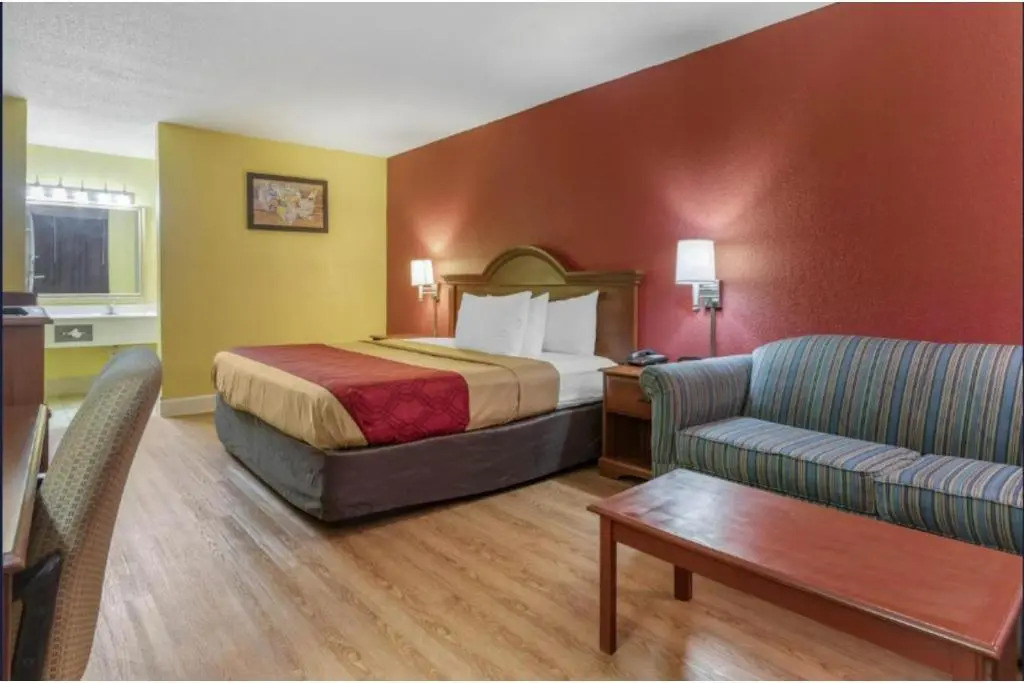 Travelers Inn Douglas By OYO US-441