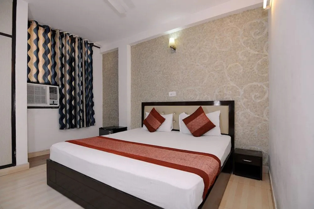 OYO 2041 Hotel Silver Land