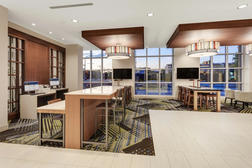 Holiday Inn Express & Suites Downtown Ottawa East by IHG