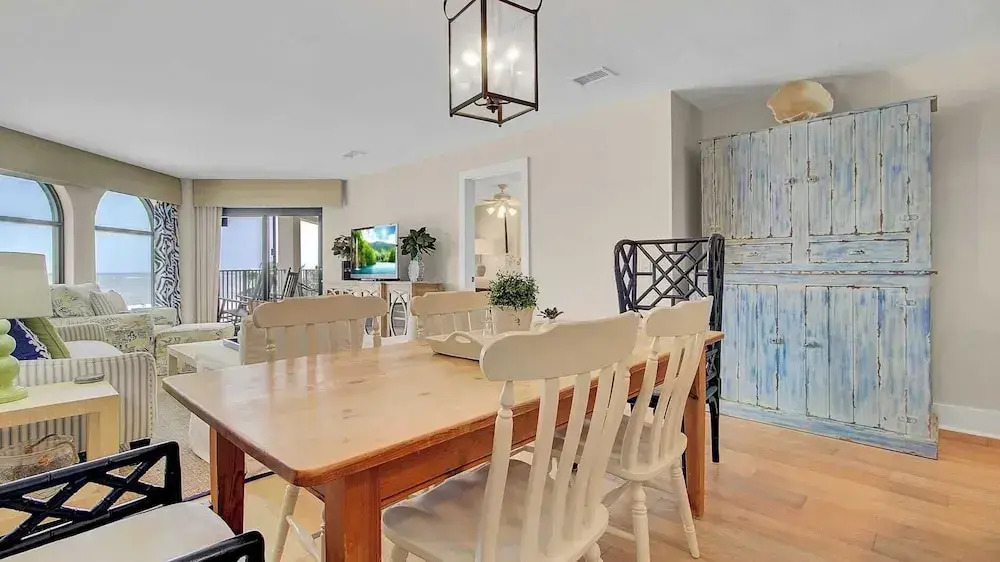 417 Seascape by Avantstay Beachfront Condo w/ Communal Pool Access