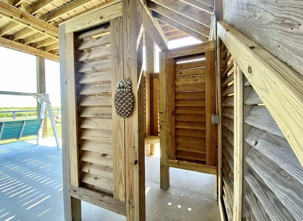 The Salty Mermaid 3 Bedroom Home by Redawning