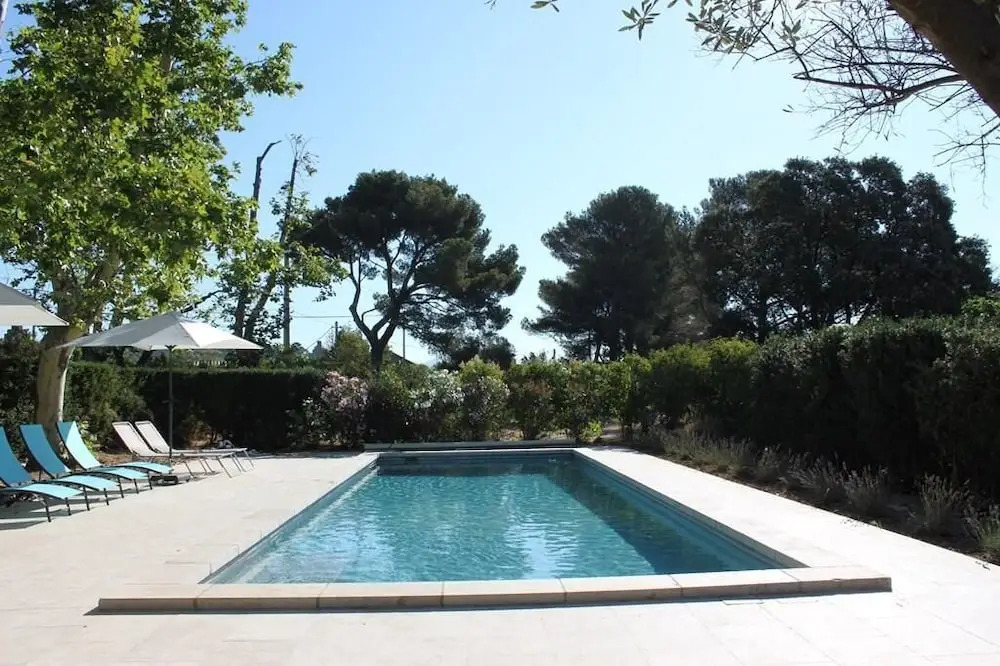 Villa croix du sud with swimming pool and park in Marseille Chalet 4