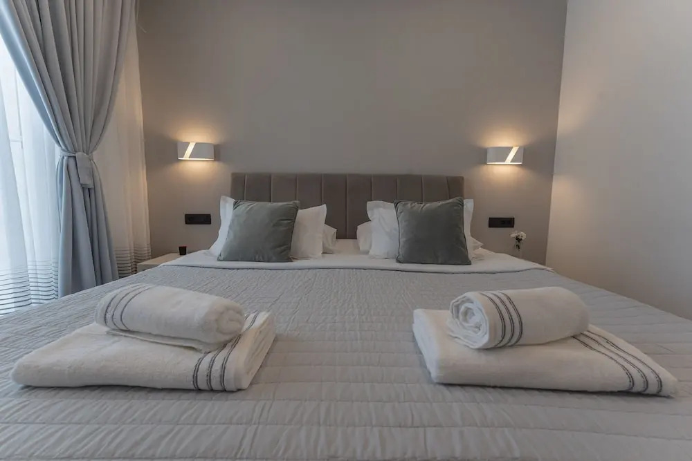 Sky & Sun Luxury Rooms with private parking in the garage