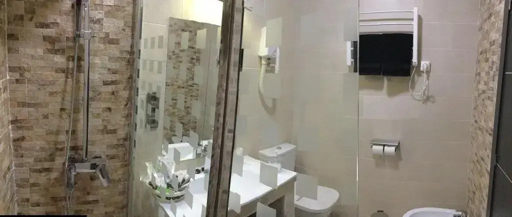 H La Cabaña
