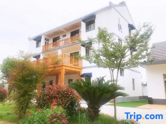 YiJiang ChunShe Guesthouse