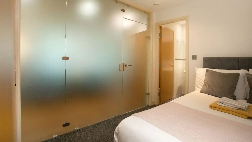 Spacious 2 Bed Parking Close To Centre