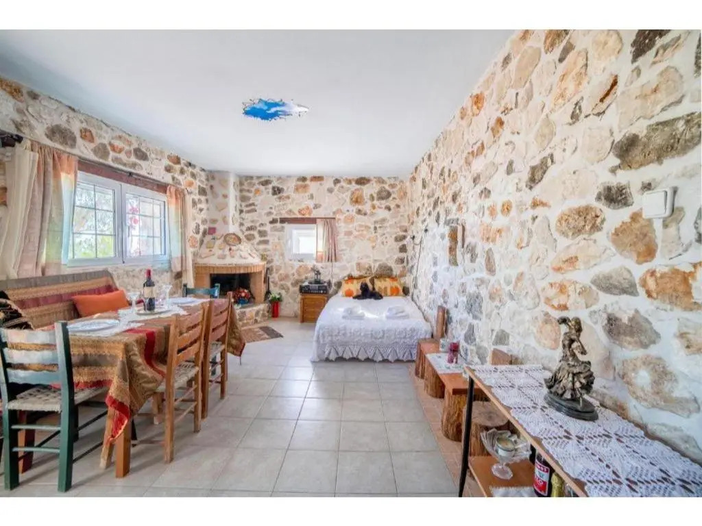 Lithahiro stone house