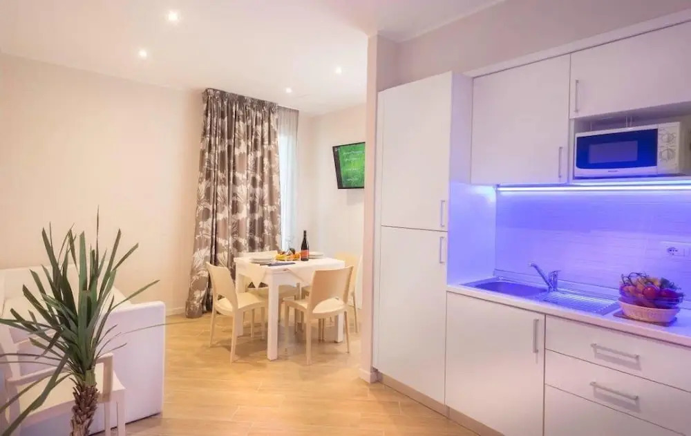White Suite & Apartments