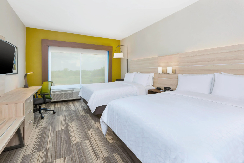 Holiday Inn Express & Suites - Grand Rapids Airport - South by IHG
