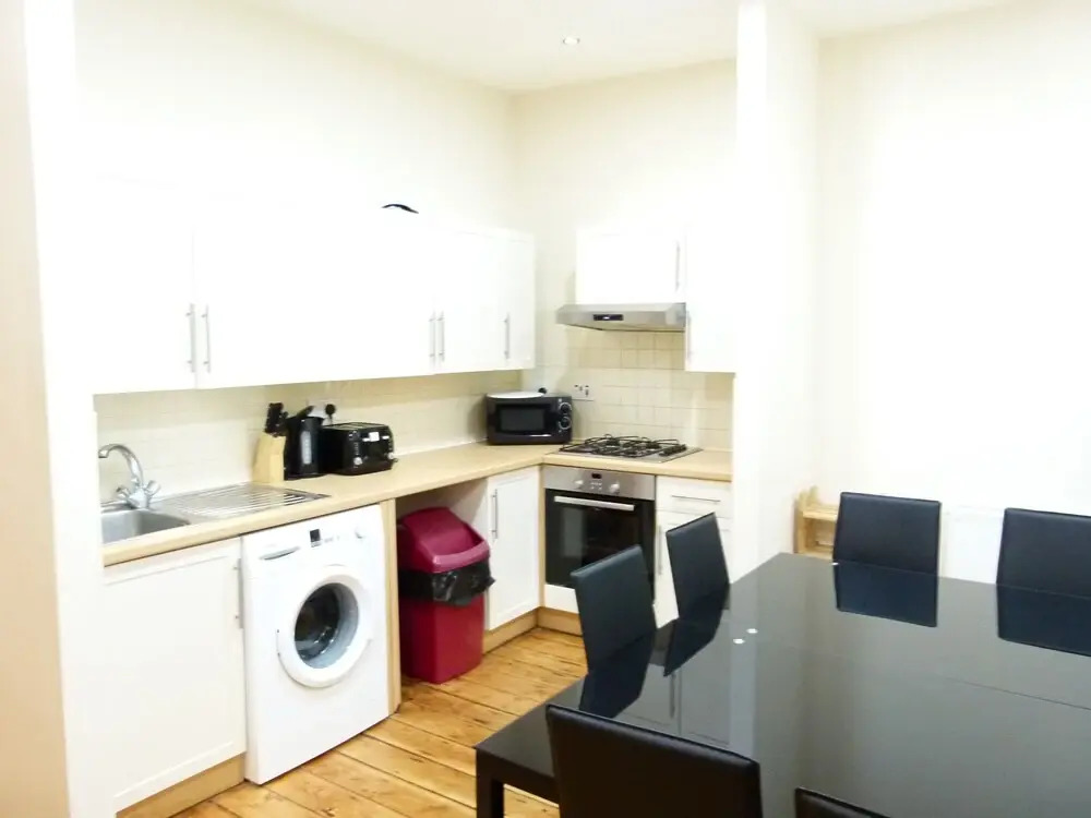 SS Property Hub - Family Apartment Kensington