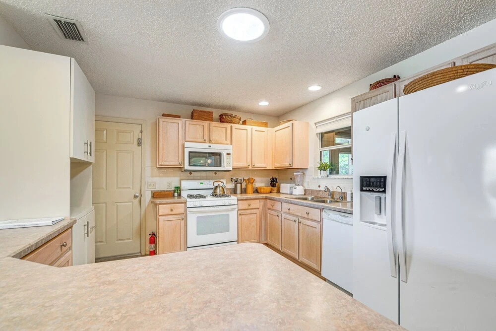 Home in The Villages w/ Lanai & Private Hot Tub